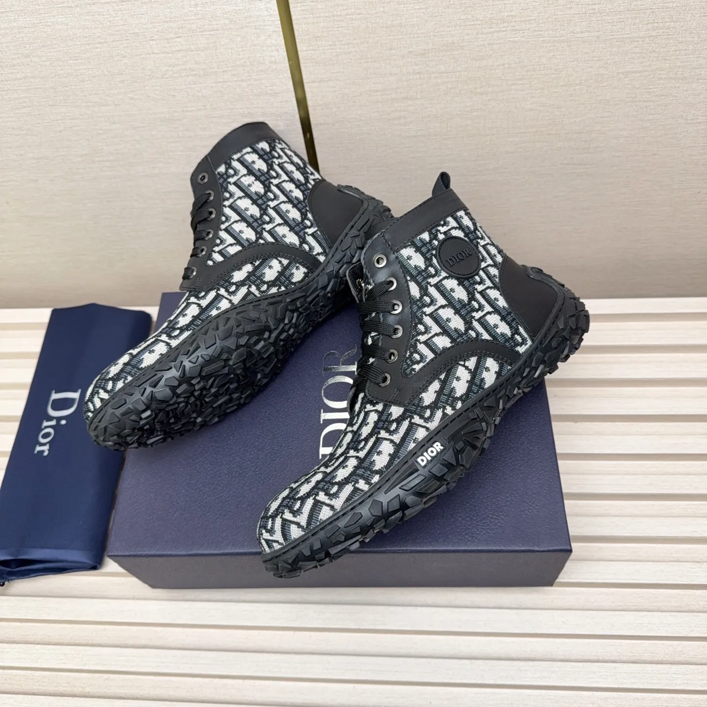 Men's Shoes 💰440 Dior A practical choice that combines protection with classic style. Made from durable Rugged Calf leather, it's tumbled and hand-finished to create a soft suede feel with a rich texture. Elastic side panels and subtle cutouts are inspired by the classic Chelsea boot. Leather upper and lining with Kummel tabs at front and rear, rubber outsole